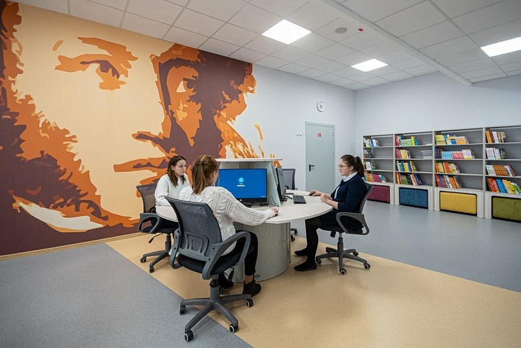 Александр Моор: Более 1300 учителей русского языка и литературы работают в Тюменской области