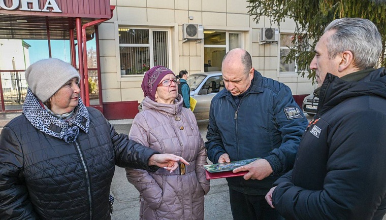 В Абатском жителям помогают перевезти ценные вещи в безопасное место