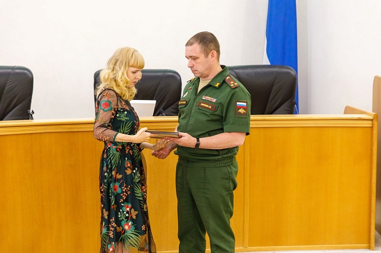 В Тюмени семьям военных, погибших на Украине, вручили награды