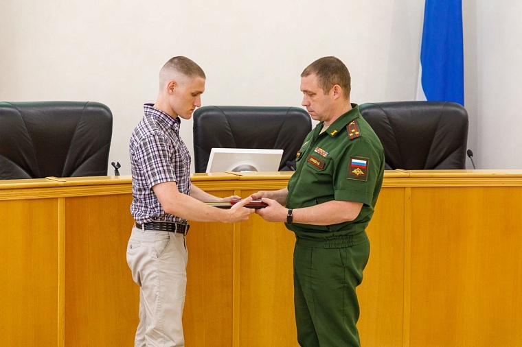 В Тюмени семьям военных, погибших на Украине, вручили награды