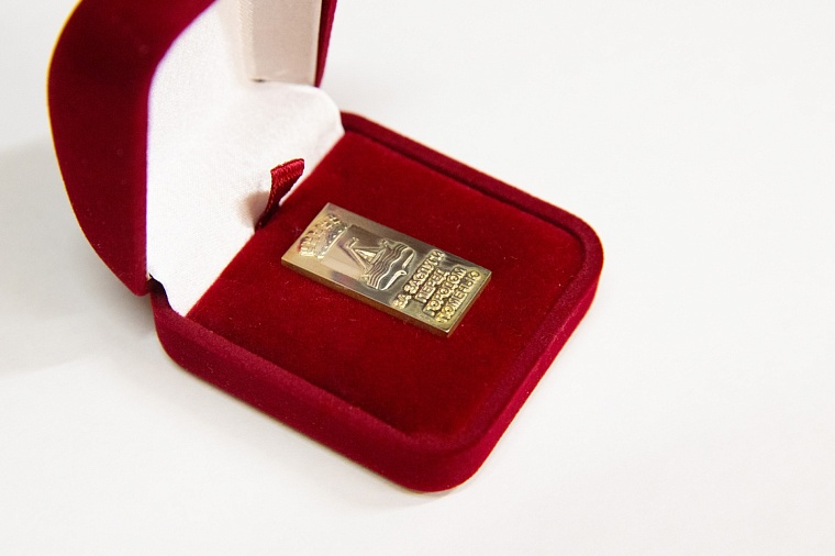 Сопредседателя «Бессмертного полка России», директора «ТДСК» и врача могут отметить знаком «За заслуги перед городом Тюменью»