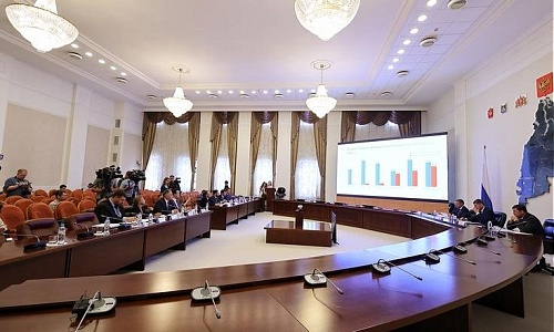 Владимир Якушев: Положительная динамика сохраняется благодаря заделу первых месяцев года