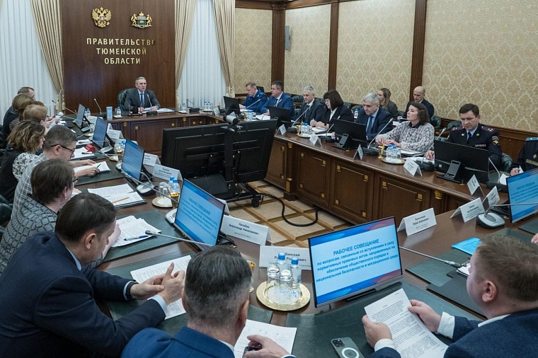 Александр Моор: Пребывание мигрантов в Тюменской области не должно ущемлять трудовые права местного населения