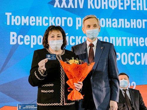 Наталье Шевчик торжественно вручили билет "Единой России"