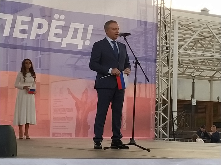 Тюменцы поддержали президента и решение о референдуме многотысячным митингом