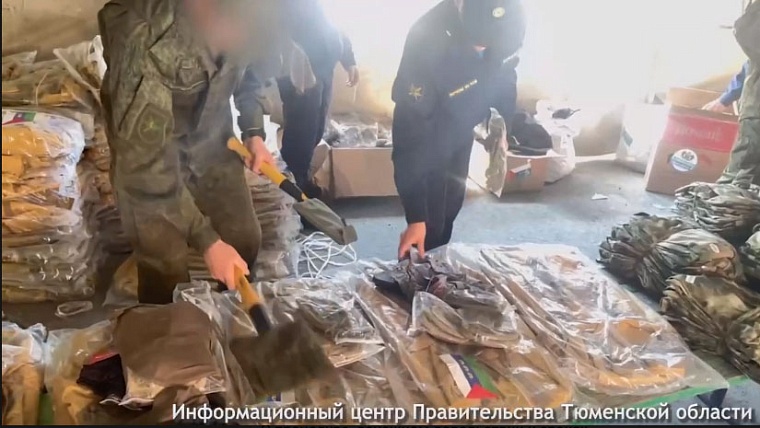 Бойцам именных подразделений передали обмундирование от губернатора Тюменской области