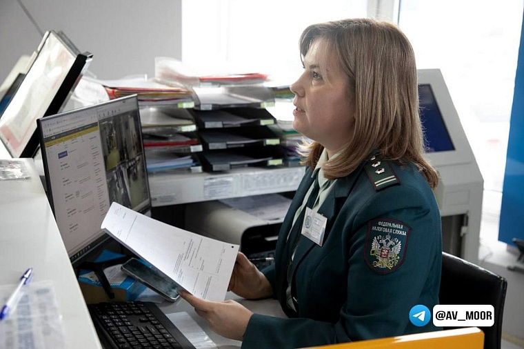 Александр Моор поздравил работников налоговых органов с профессиональным праздником