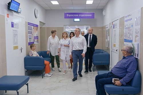 Александр Моор побывал в тюменских поликлиниках после капремонта