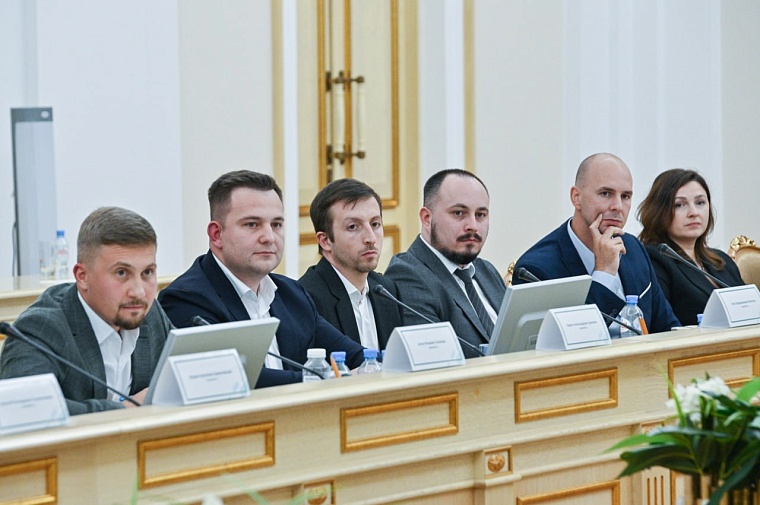 Александр Моор оценил идеи «Лидеров России» о развитии тюменской агломерации