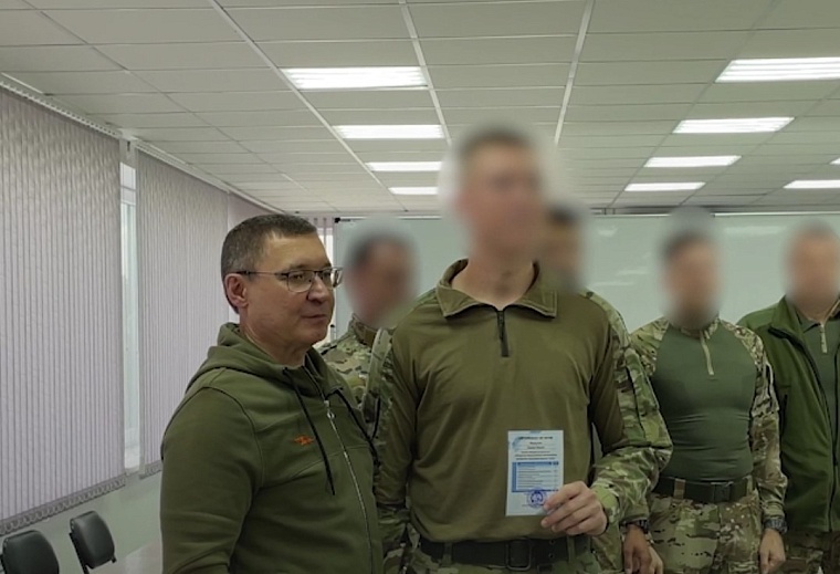 Владимир Якушев вручил сертификаты выпускникам курсов подготовки операторов беспилотников