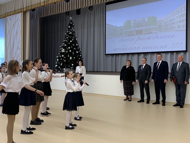 Александр Моор пожелал создать особую атмосферу в новой школе в Ново-Патрушево
