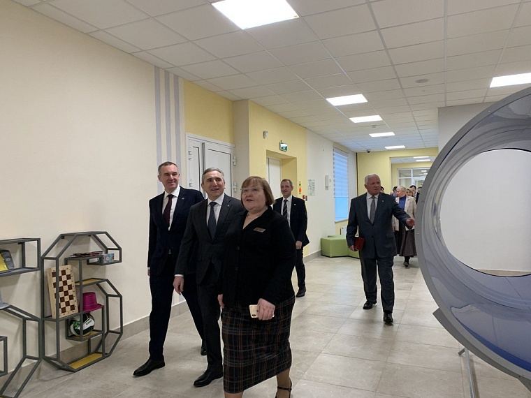 Александр Моор пожелал создать особую атмосферу в новой школе в Ново-Патрушево