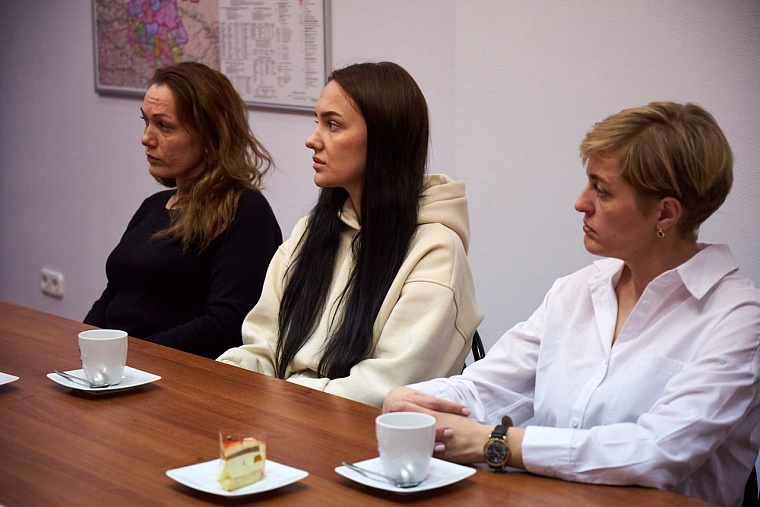 Тюменские единороссы провели встречу с женами погибших участников СВО