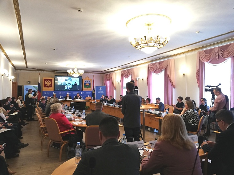 В Тюменской областной думе обсудили актуальные вопросы банковской сферы