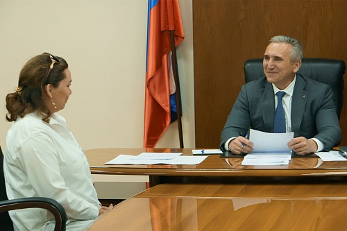 Александр Моор провел личный прием жителей Тюменской области