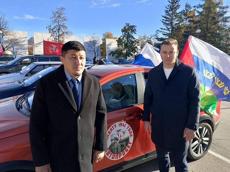 Даурен Елеманов продолжает стажировку в комитете по делам национальностей Тюменской области