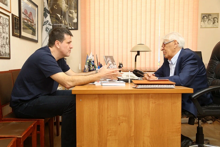 Александр Моор поздравил Рафаэля Гольдберга с 85-летием