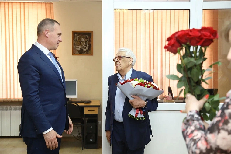Александр Моор поздравил Рафаэля Гольдберга с 85-летием