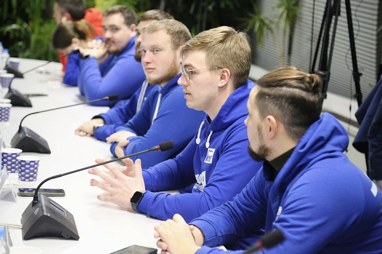 Дмитрий Медведев высоко оценил работу тюменской "Молодой Гвардии" в Краснодоне