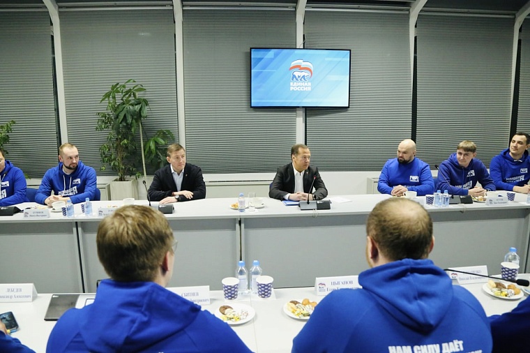 Дмитрий Медведев высоко оценил работу тюменской "Молодой Гвардии" в Краснодоне