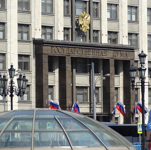 В России предложили запретить лицам с двойным гражданством быть спонсорами партий