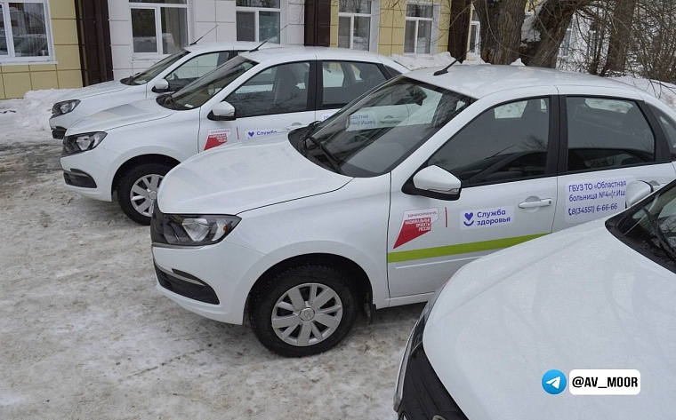 Александр Моор: Медицинские учреждения региона получили 34  санитарных автомобиля