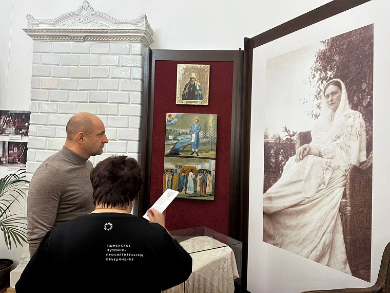 Александр Моор знакомит нового уральского полпреда с Тобольском