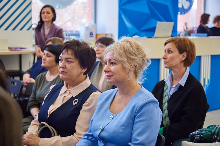 В Тюмени презентовали сборник, авторами которого стали директора школ и детских садов