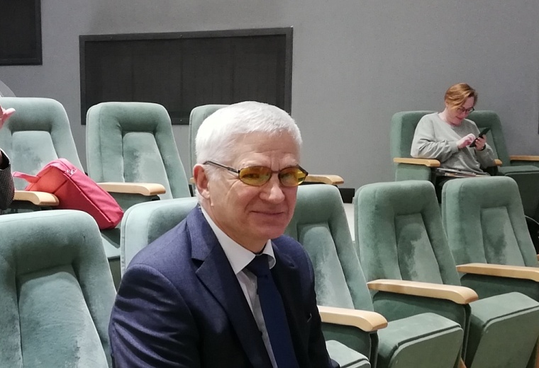 В городской думе Сергею Кабанову вручили нагрудный знак «За заслуги перед городом Тюменью»