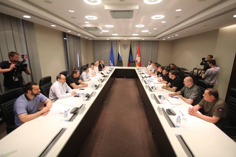 Встреча Дениса Пушилина с главами Челябинской области Алексеем Текслером и Ямало-Ненецкого автономного округа Дмитрием Артюховым.