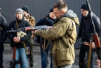 Военные силы РФ выводят из строя военные объекты Украины и освобождают заложников