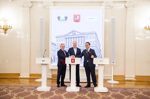 Александр Моор, Сергей Собянин и Михаил Карисалов подписали соглашение о сотрудничестве в области туризма