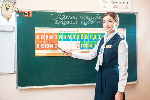 Александр Моор: В Тюменской области 69 заслуженных учителей России