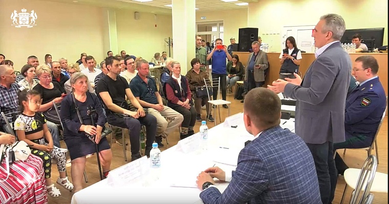 Александр Моор: Жители Успенки получат по 50 тыс. рублей материальной поддержки