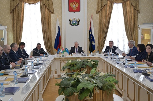 Владимир Якушев: Слагаемые современной экономики - это не только капитал, технологии, рабочая сила, но и знания