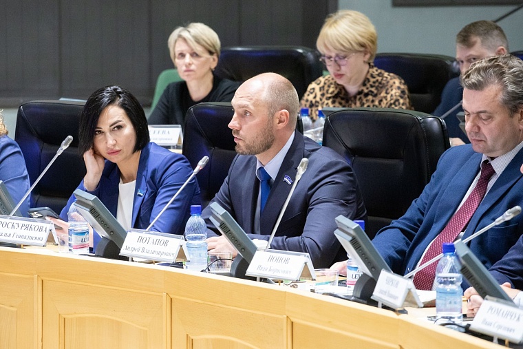 Депутаты помогают тюменцам заявиться на федеральный конкурс «Лучший дом. Лучший двор»