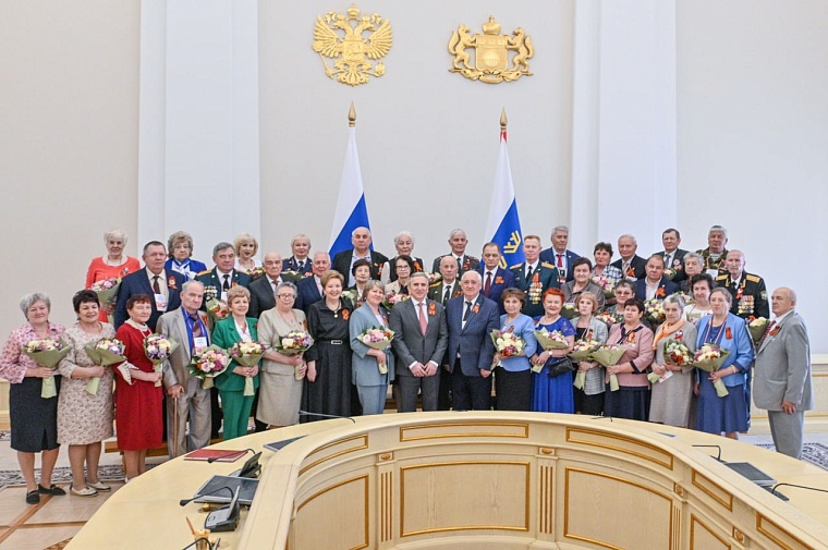 "День Победы - наше духовное наследие": Александр Моор встретился с ветеранами