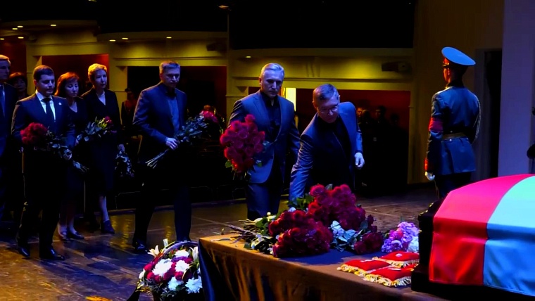 В Тюменской филармонии прошла церемония прощания с Сергеем Корепановым