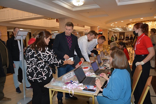 Площадка для инвесторов и единомышленников: депутаты гордумы участвуют в Слете успешных предпринимателей