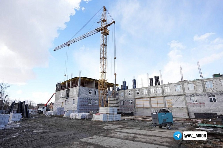 Губернатор Тюменской области проверил строительство новой поликлиники в Ишиме