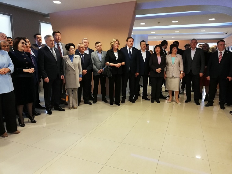 Тюменская городская дума открыла выставкой год 30-летия в новейшей истории