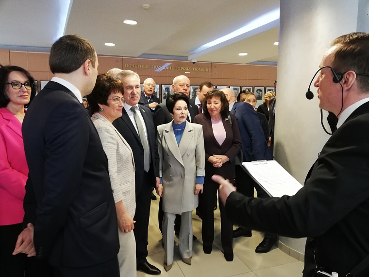 Тюменская городская дума открыла выставкой год 30-летия в новейшей истории