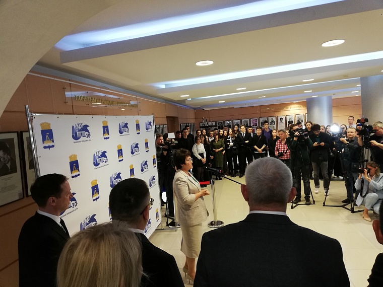 Тюменская городская дума открыла выставкой год 30-летия в новейшей истории