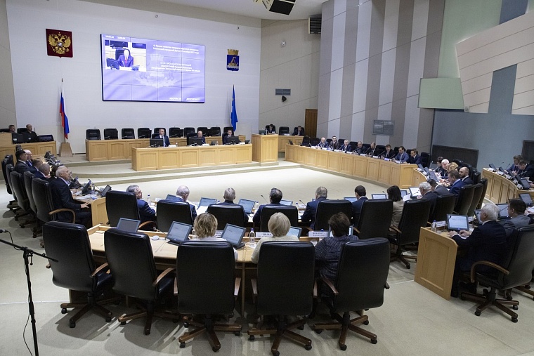 Депутаты поддержали поощрение нагрудным знаком «За заслуги перед городом Тюменью» трех известных горожан