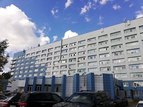 В Госдуме предложили увеличить бесплатные парковки у поликлиник и больниц