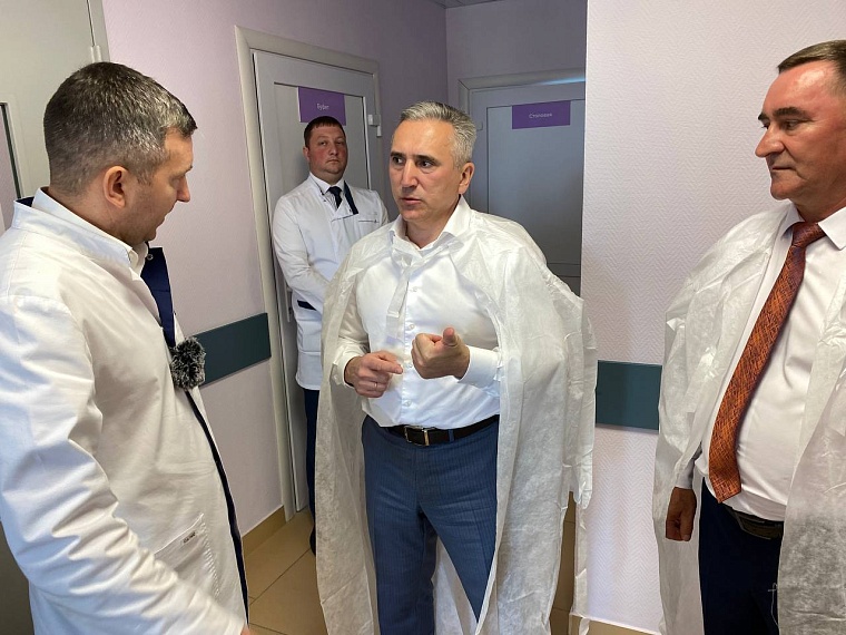Сегодня губернатор Тюменской области Александр Моор работает в Армизонском районе