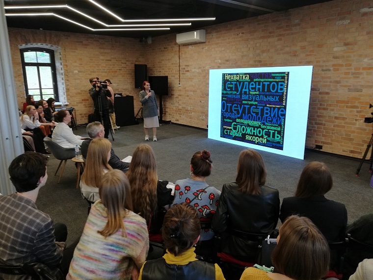 Ночная жизнь, отдых в деревне, велодорожки: Александр Моор оценил идеи молодежи Тюмени