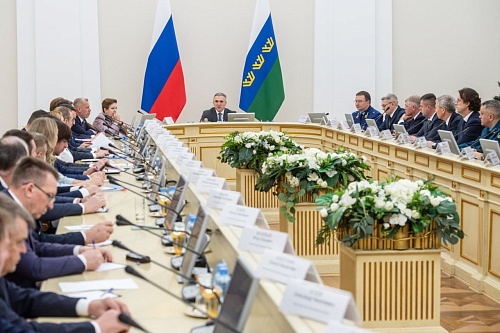 Александр Моор:  Несмотря на все сложности мы сохранили социальную, экономическую стабильность Тюменской области