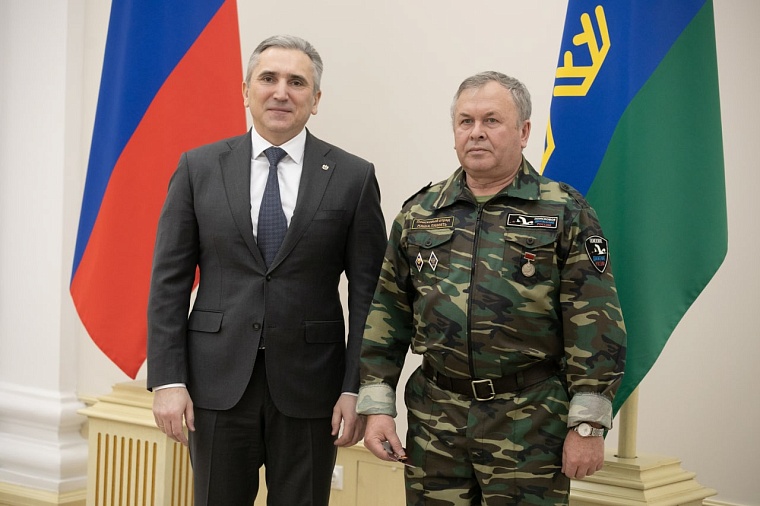 Александр Моор встретился с поисковиками по случаю 35-летия движения