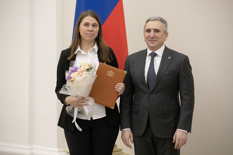 Александр Моор встретился с поисковиками по случаю 35-летия движения